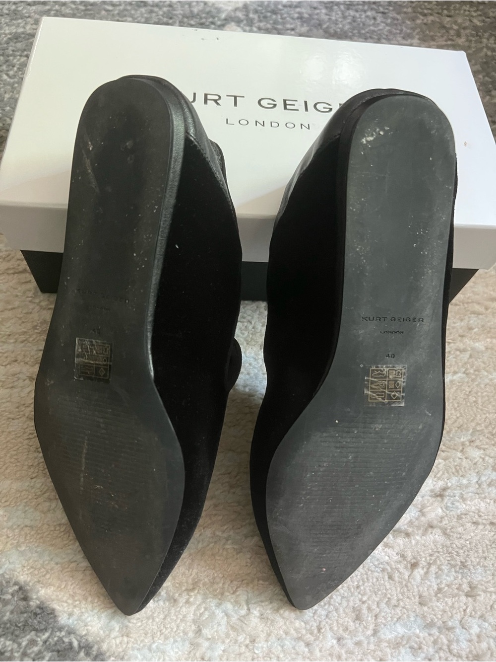 Kurt Geiger Black Velvet Pointed Loafers with Pizza and Beer Appliqués - Picture 4 of 9